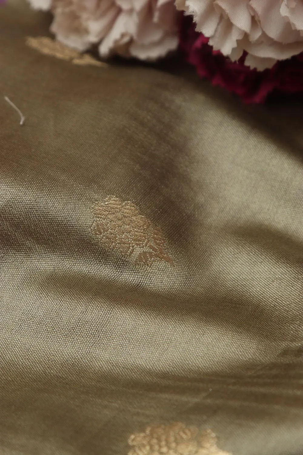 Elegant Grey Banarasi Handloom Chiniya Silk Fabric ( 2.5 Mtr )