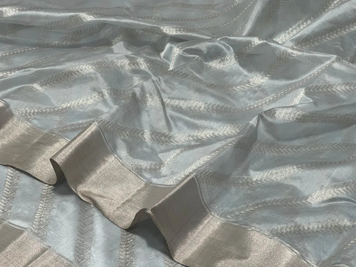 Elegant Grey Chanderi Silk Saree - Handloom Pure Pattu