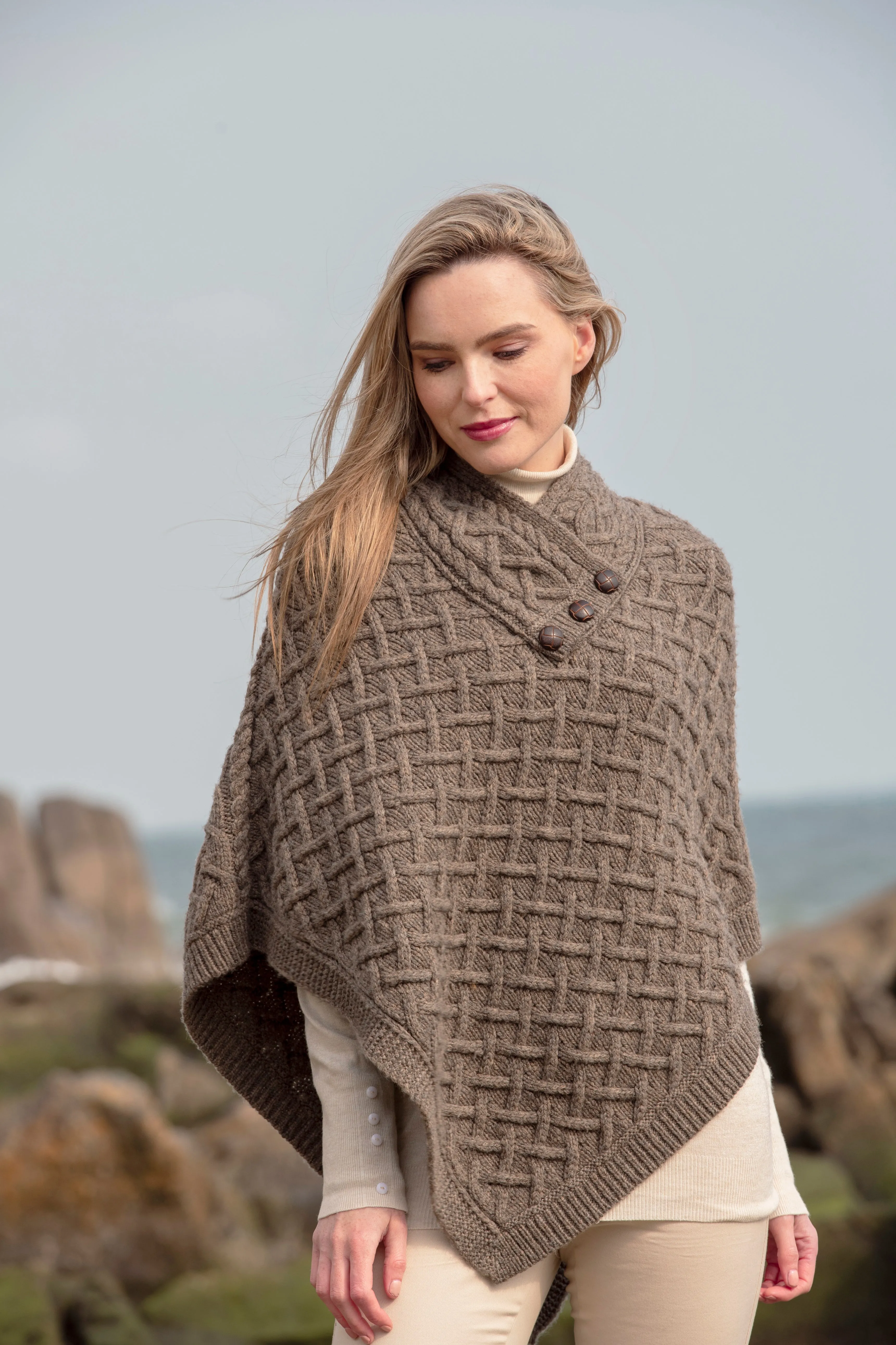 SUPER SOFT MERINO LATTICE STITCH ARAN CAPE