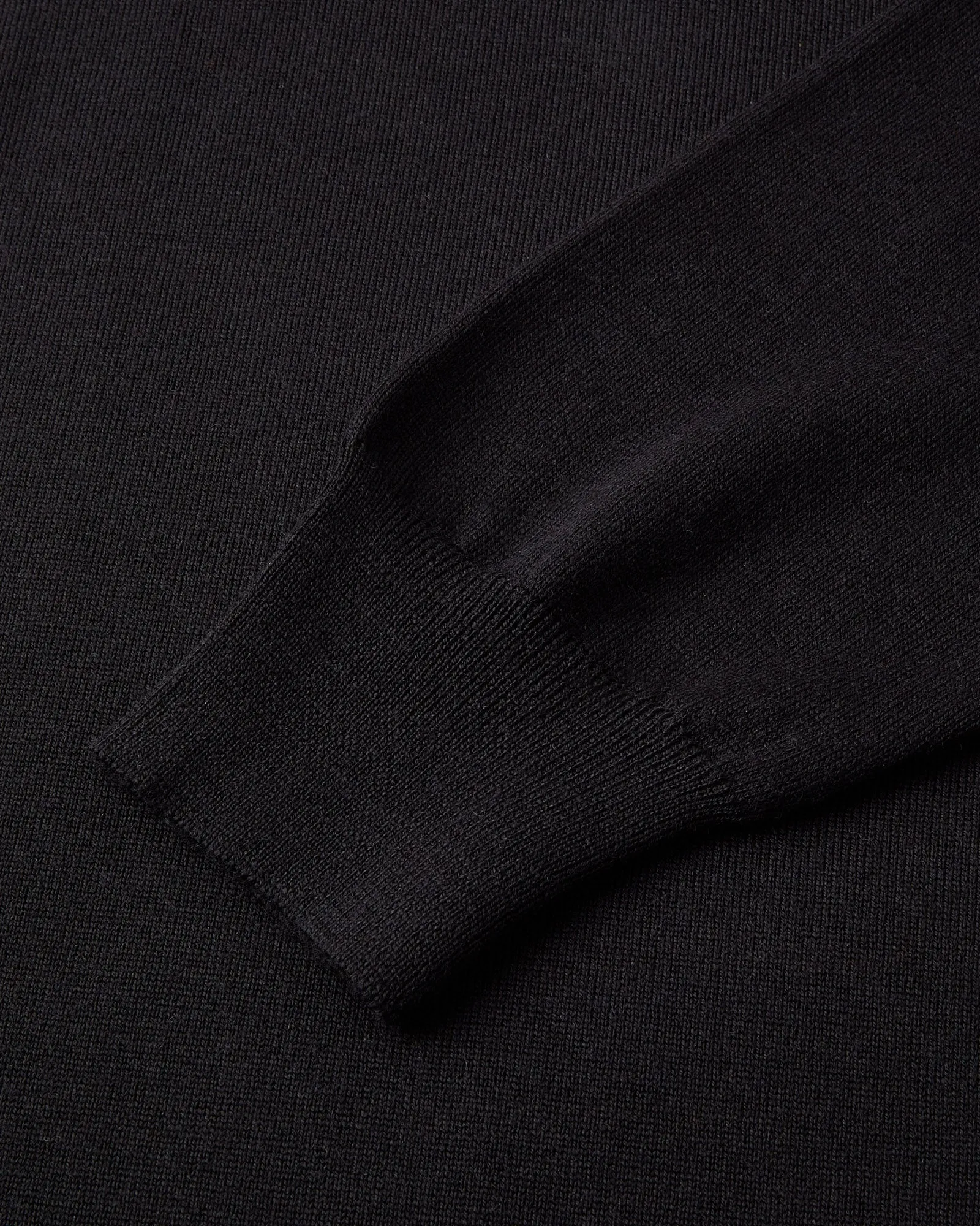 Zattura Travel Wool Crew Neck Knitted Jumper (Black)